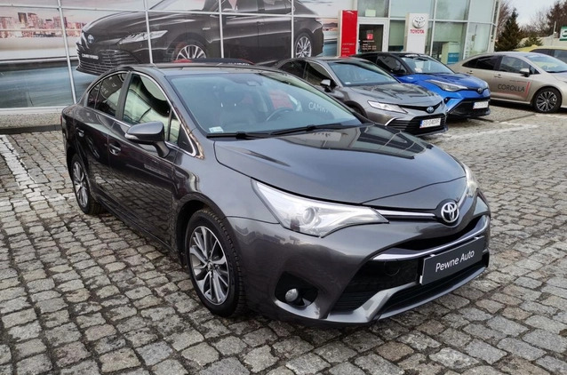 Toyota Avensis cena 48900 przebieg: 232854, rok produkcji 2016 z Gąbin małe 232